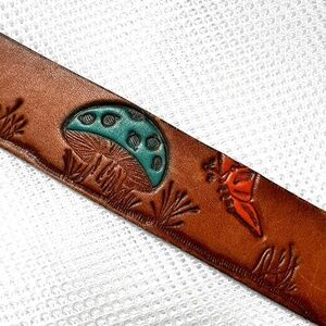 Vintage LEE Leather Belt Mushroom Butterfly Embossed Canada Brass Buckle Size 30